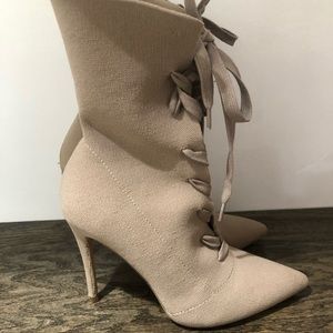 Beige/cream sock material booties